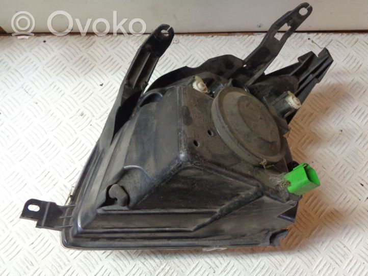 Ford Fusion Lampa przednia 24689800