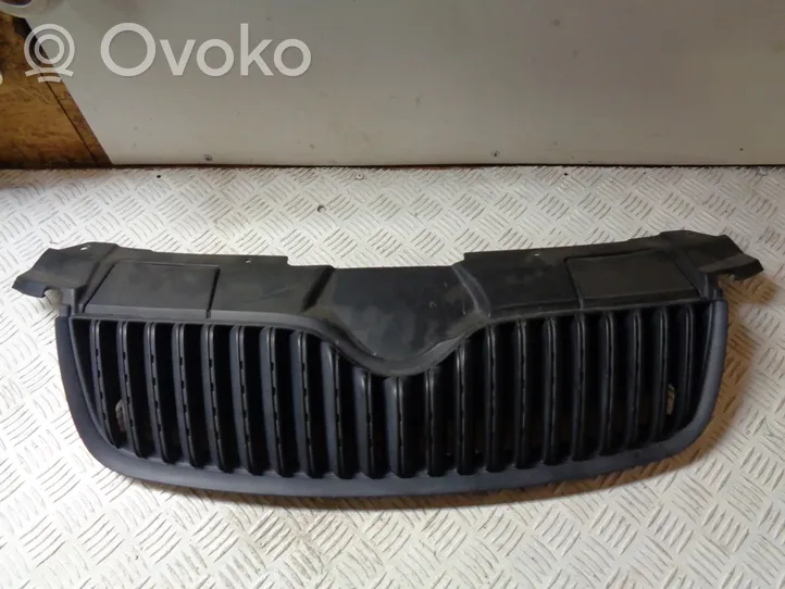 Skoda Fabia Mk2 (5J) Maskownica / Grill / Atrapa górna chłodnicy 5J0853668