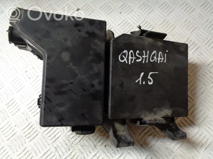 Nissan Qashqai Boîte à fusibles 24383JD00A