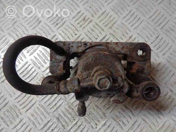 Nissan Qashqai+2 Rear brake caliper 