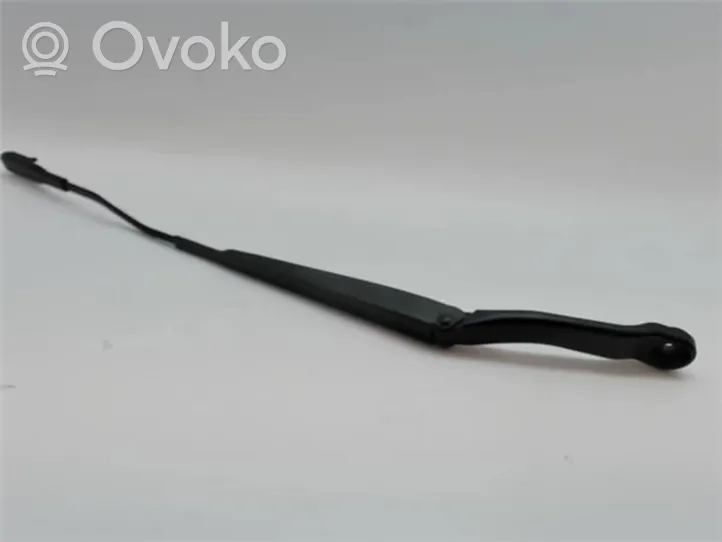 Nissan Qashqai+2 Priekinio stiklo valytuvų kojelė 80017557