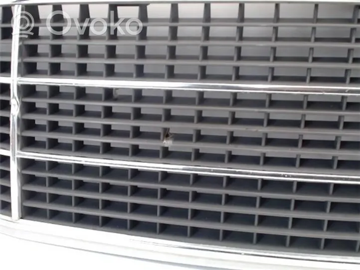 Mercedes-Benz 190 W201 Front grill 2028880023