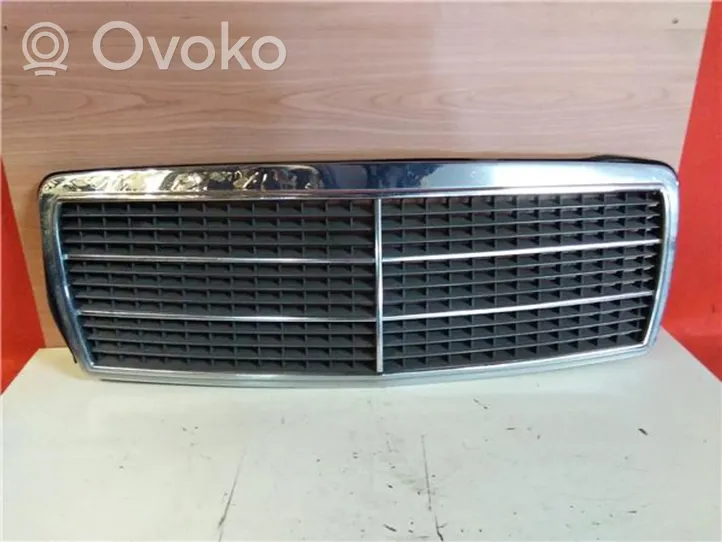 Mercedes-Benz C W202 Etusäleikkö 2028880023