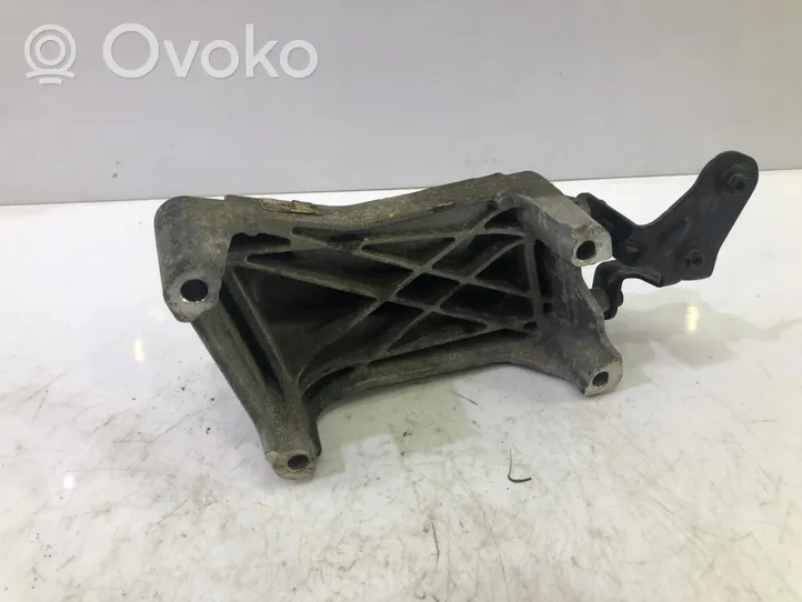 Opel Corsa E Engine mounting bracket 55593579