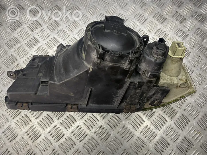 Opel Vectra A Lampa przednia 1305235137