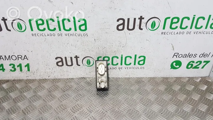 Seat Cordoba (6K) Aušinimo ventiliatoriaus rėlė 1J0919506