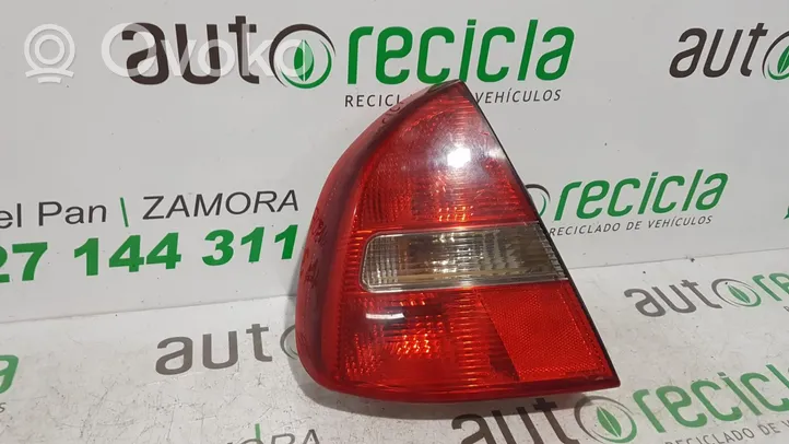 Mitsubishi Carisma Luci posteriori 151085