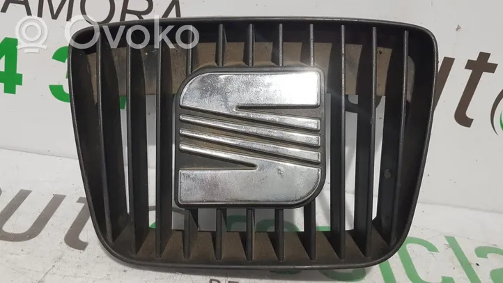 Seat Cordoba (6K) Atrapa chłodnicy / Grill 6K0853654B