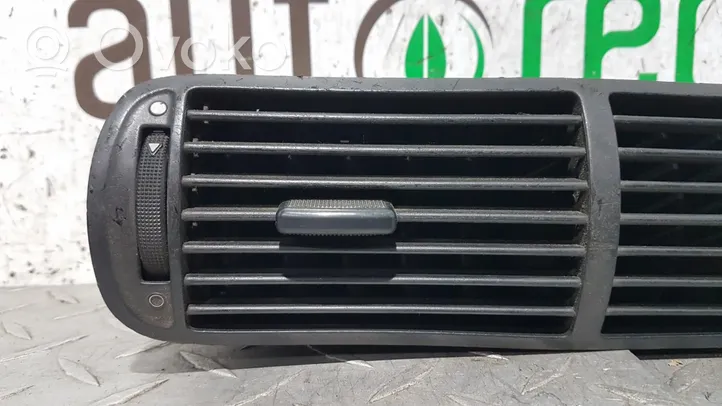 Seat Toledo I (1L) Centrālais gaisa ventilācijas režģis 1MP820951