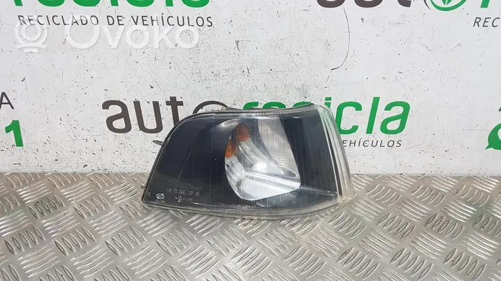 Volvo S40, V40 Kierunkowskaz przedni 30621832