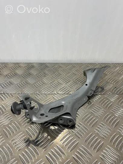 Audi A6 C7 Supporto di montaggio del parafango 4G0821136A