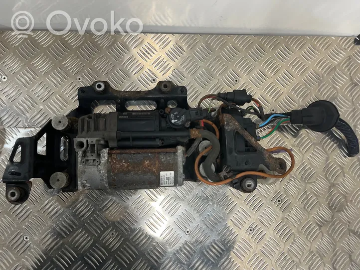 Audi A8 S8 D4 4H Compresseur / pompe à suspension pneumatique 4H0616005C