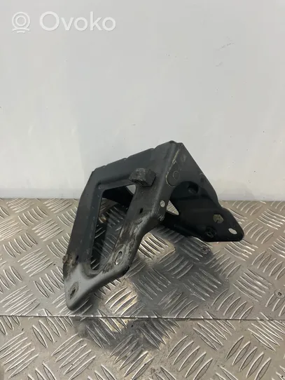 Audi A6 S6 C6 4F Supporto di montaggio del parafango 4F0821135