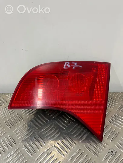 Audi A4 S4 B7 8E 8H Lampy tylnej klapy bagażnika 8E9945094