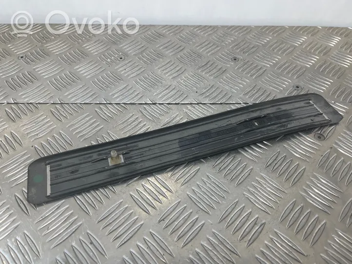 Mercedes-Benz E W211 Takaoven kynnyksen suojalista A2116801535