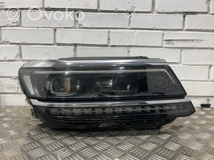 Volkswagen Tiguan Lampa przednia 5NB941082A