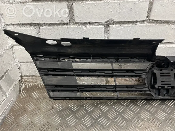 Volkswagen Tiguan Grotelės priekinės 5NA853653B