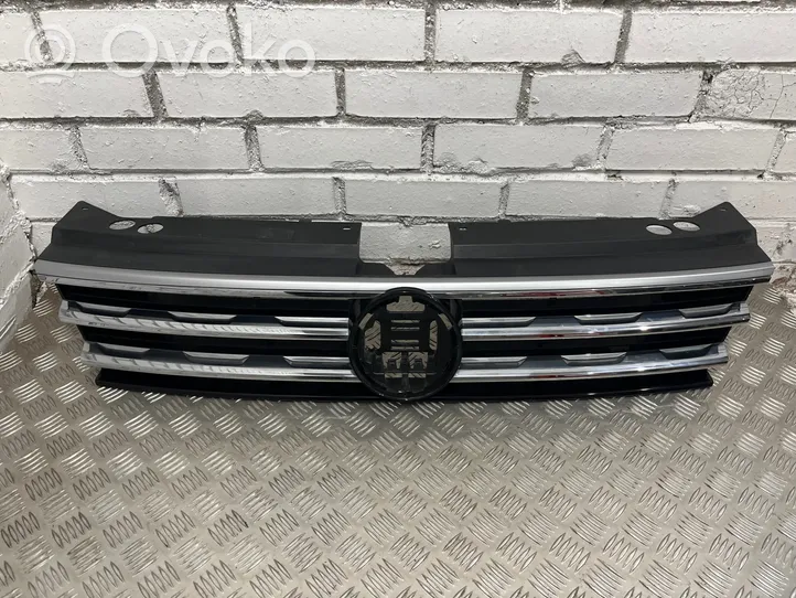Volkswagen Tiguan Atrapa chłodnicy / Grill 5NA853653
