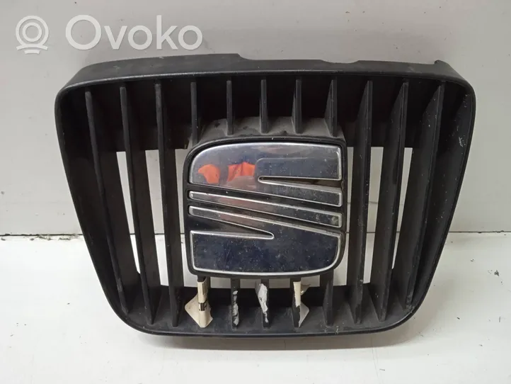 Seat Cordoba (6K) Atrapa chłodnicy / Grill 6K0853654D