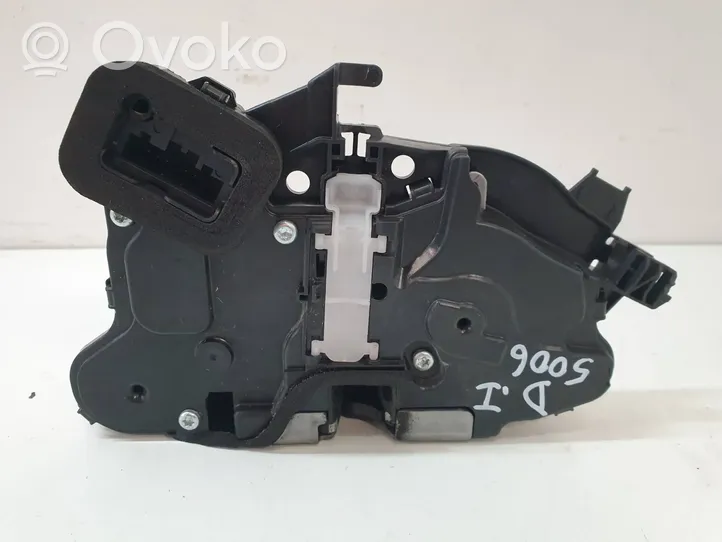 Volkswagen Polo VI AW Front door lock 10B837015