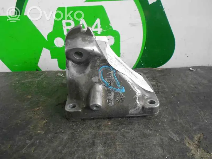 Mercedes-Benz SLK R170 Supporto di montaggio del motore 1112231104