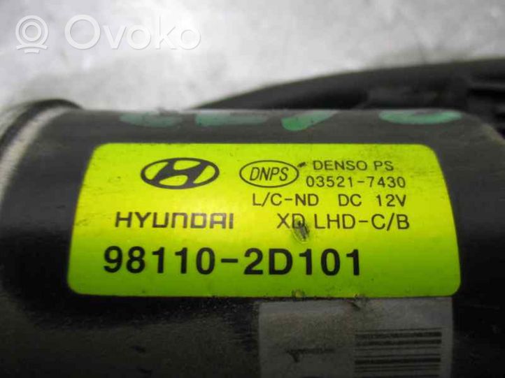 Hyundai Elantra Front wiper linkage and motor 981102D101