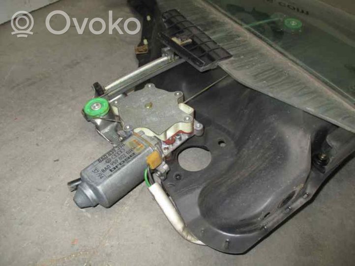 Audi 80 90 S2 B4 Takaoven ikkunan nostin moottorilla 8A0959802BRM