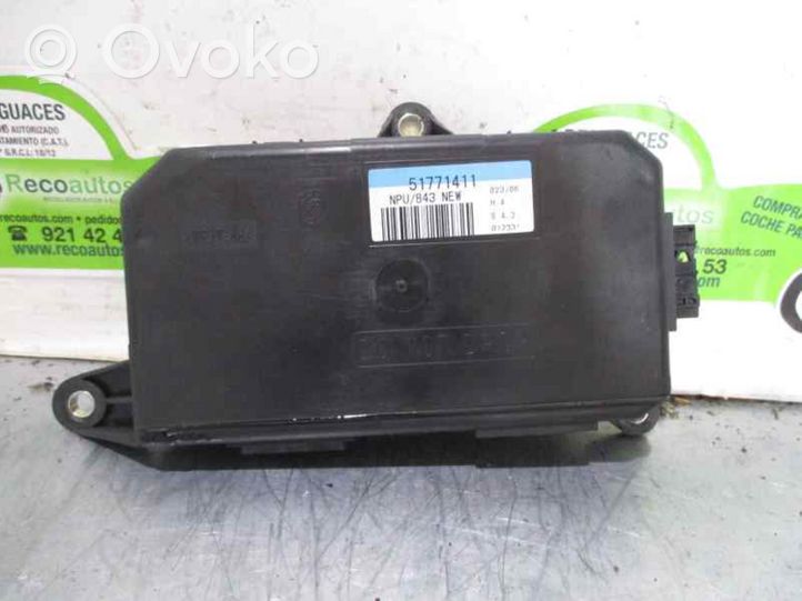 Lancia Ypsilon Oven keskuslukituksen ohjausyksikön moduuli 51771411