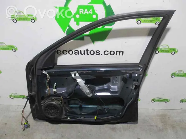 Mercedes-Benz C W203 Portiera anteriore A2037200205