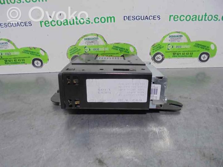 Opel Combo C Radio/CD/DVD/GPS-pääyksikkö 8200205833