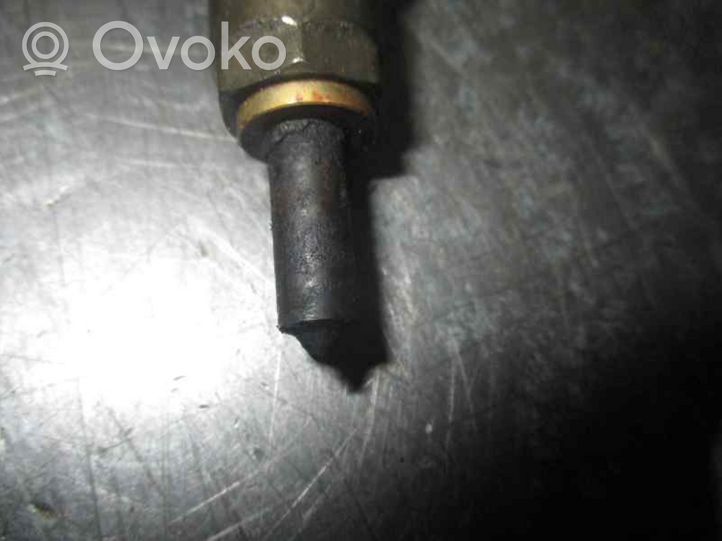 Audi 80 B1 Inyector de combustible 028130201G