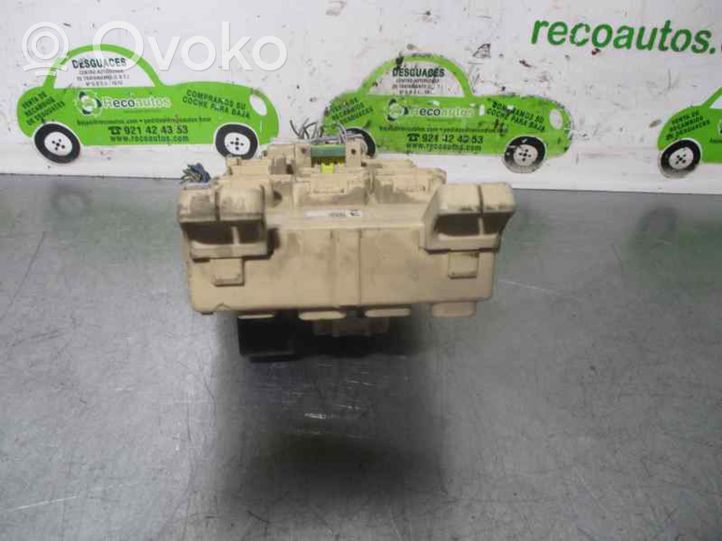 Toyota Yaris Module de fusibles 1567000870