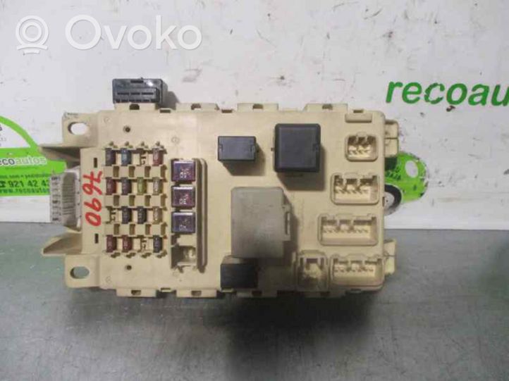 Toyota Yaris Module de fusibles 1567000870