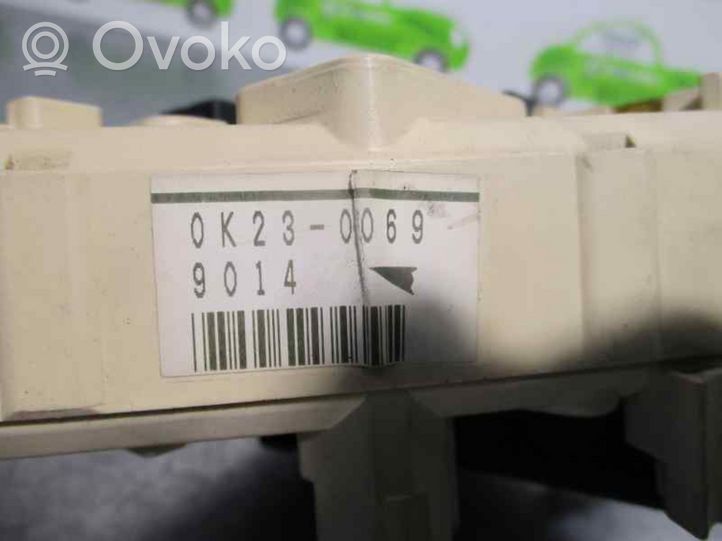 Toyota Prius (XW10) Module de fusibles 8274247010