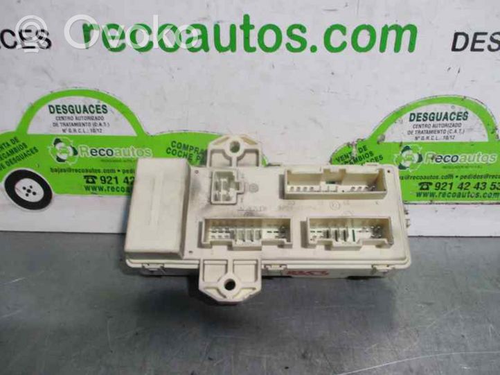 KIA Carnival Module de fusibles A05181N