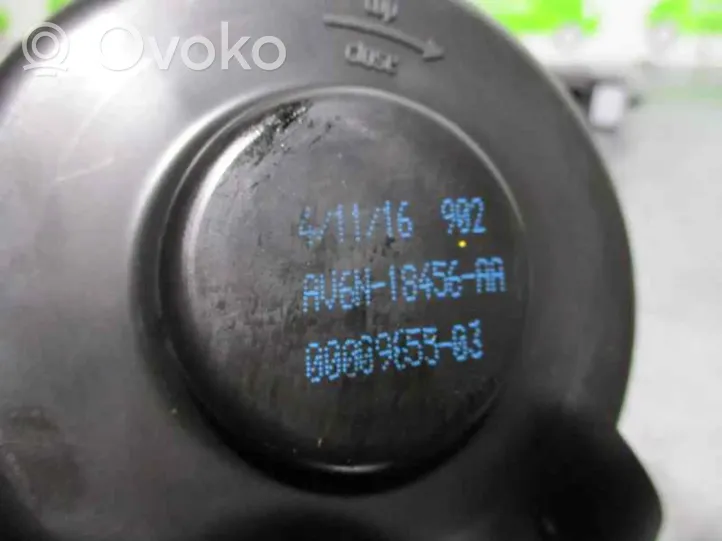 Volvo V40 Salono oro mazgo plastikinis korpusas AV6N18456AA