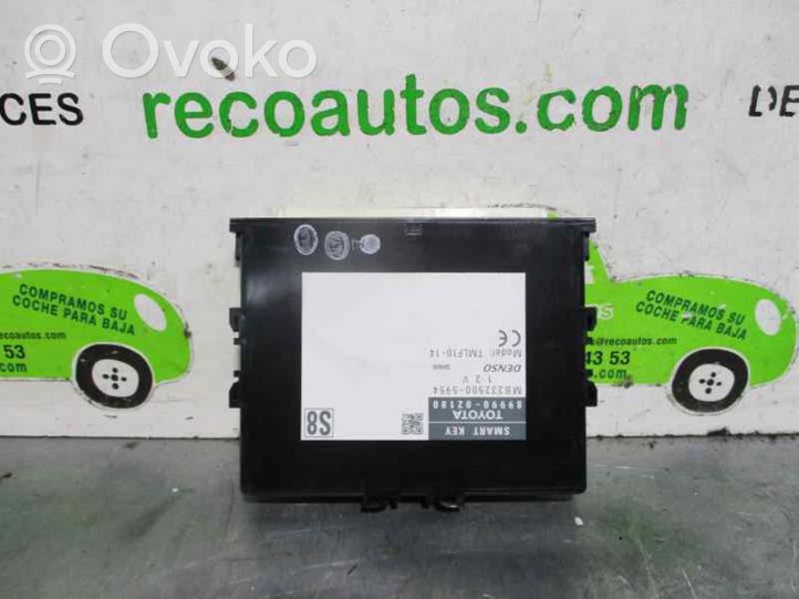 Toyota Auris E180 Oven keskuslukituksen ohjausyksikön moduuli 8999002180