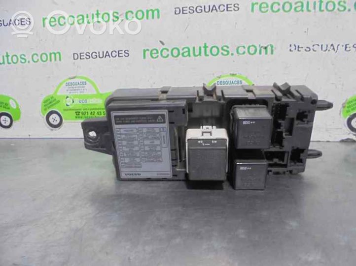 Volvo S40, V40 Module de fusibles 30889989