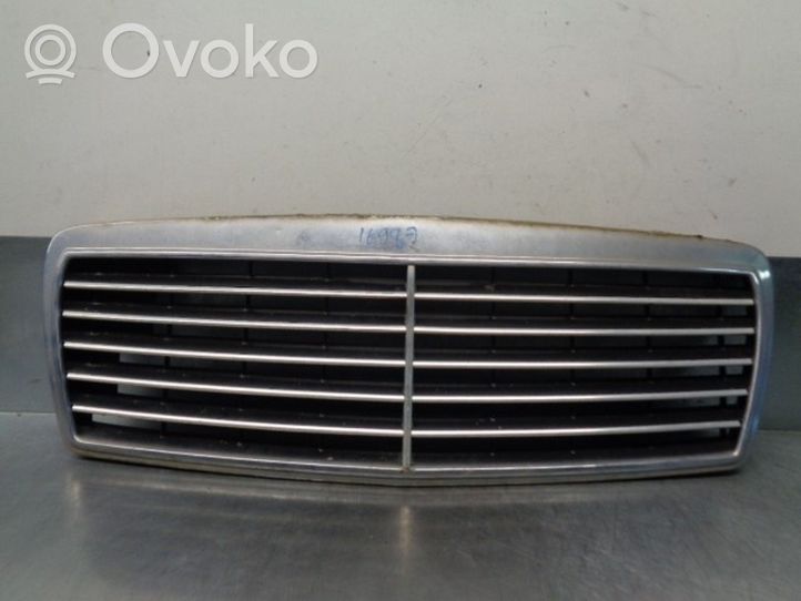 Mercedes-Benz E W210 Grille de calandre avant 2108880123