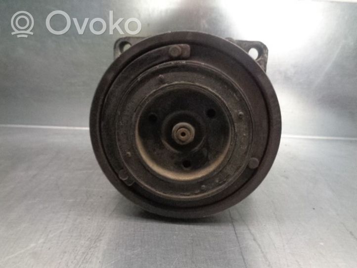 Renault Clio I Ilmastointilaitteen kompressorin pumppu (A/C) 7700272400