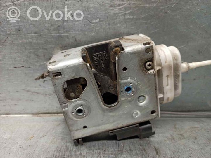 Audi A4 S4 B5 8D Etuoven lukko 8D1837016F