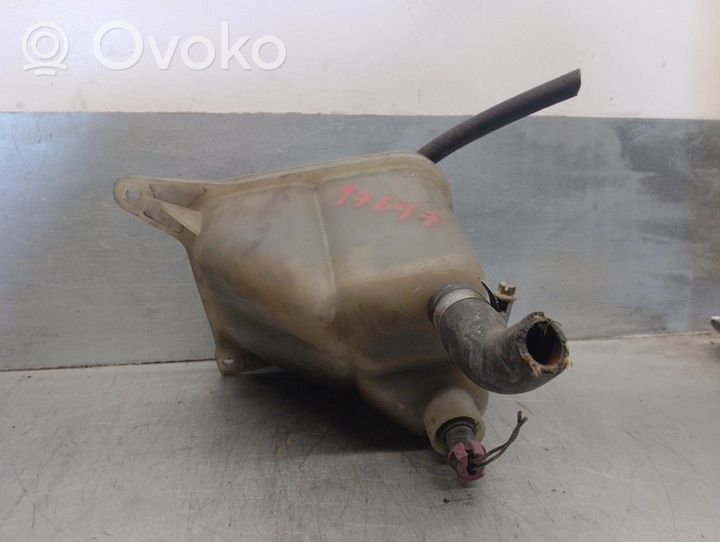 Audi 80 B1 Vase d'expansion / réservoir de liquide de refroidissement 8A0121403