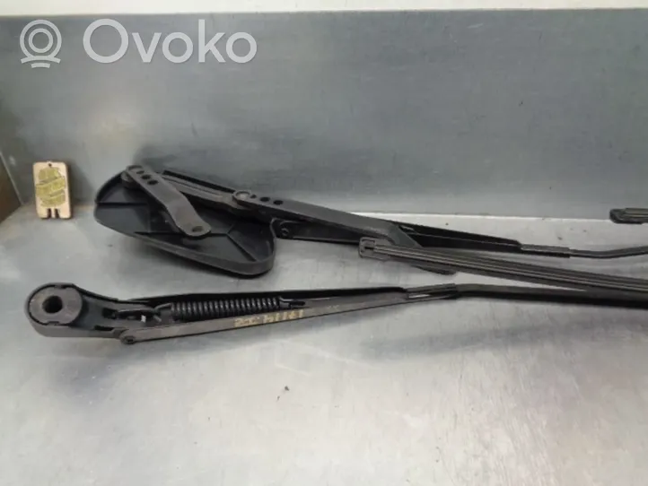 Mercedes-Benz R W251 Front wiper blade arm A2518240149