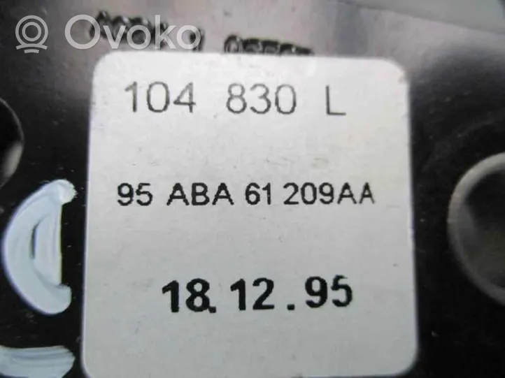 Ford Escort Fibbia della cintura di sicurezza anteriore 95ABA61209AA