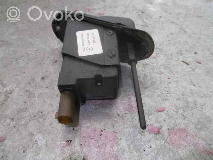 Mercedes-Benz Vaneo W414 Stellmotor Tankdeckel Tankklappe A4148000051