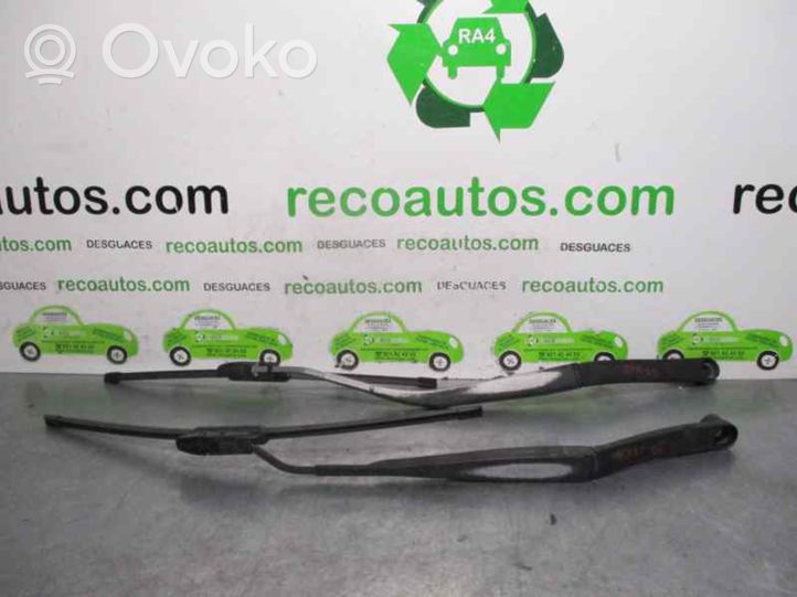 Hyundai Sonata Front wiper blade arm 983203K000