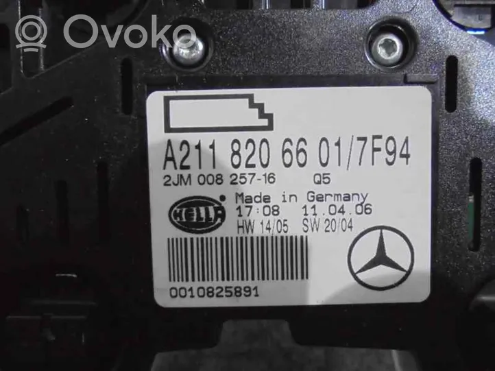 Mercedes-Benz E AMG W211 Kattokonsolin valaisinyksikön koristelista 2118206401