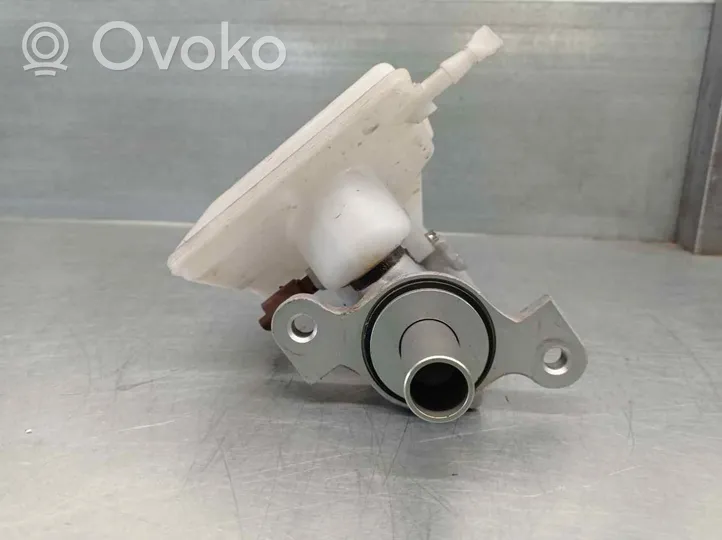 Peugeot 208 Główny cylinder hamulca 32672071