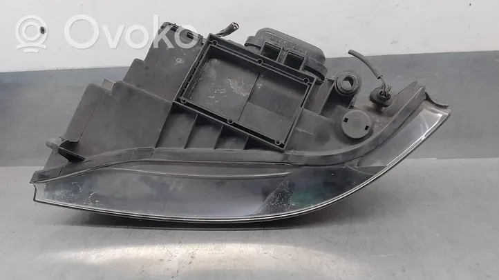 Audi A4 S4 B5 8D Lampa przednia 8D0941004AK