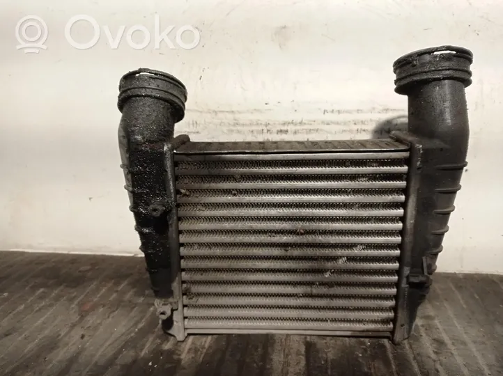 Volkswagen PASSAT B5.5 Chłodnica powietrza doładowującego / Intercooler 3B0145805D